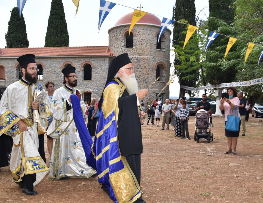 Πάνδημη η πανήγυρη της Παναγίας Ξενιάς - Adologala.gr