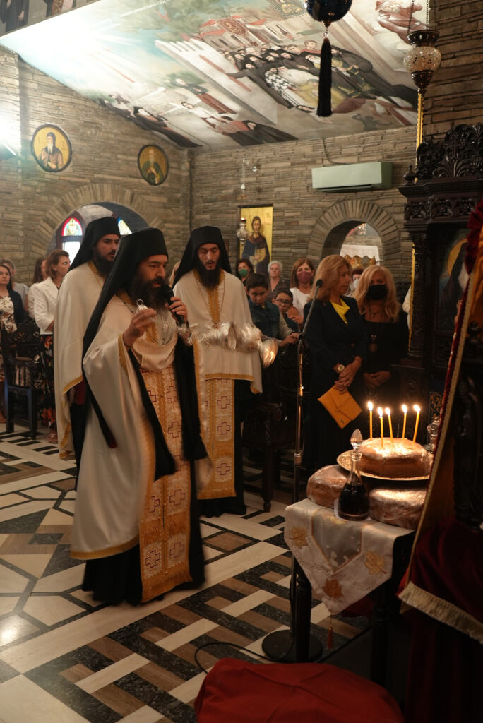 Πλήθος λαού στην Παναγία Τρικορφιώτισσα - adologala.gr
