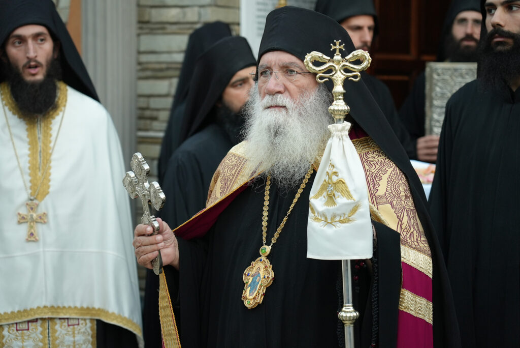 Πλήθος λαού στην Παναγία Τρικορφιώτισσα - adologala.gr