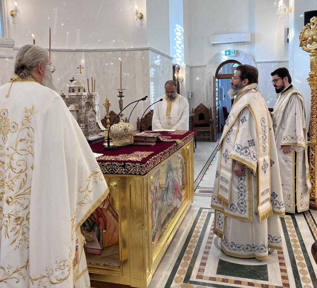Στον Ιερό Ναό του Απόστολου Βαρνάβα λειτούργησε ο Επίσκοπος Μεσαορίας Γρηγόριος - Adologala.gr 