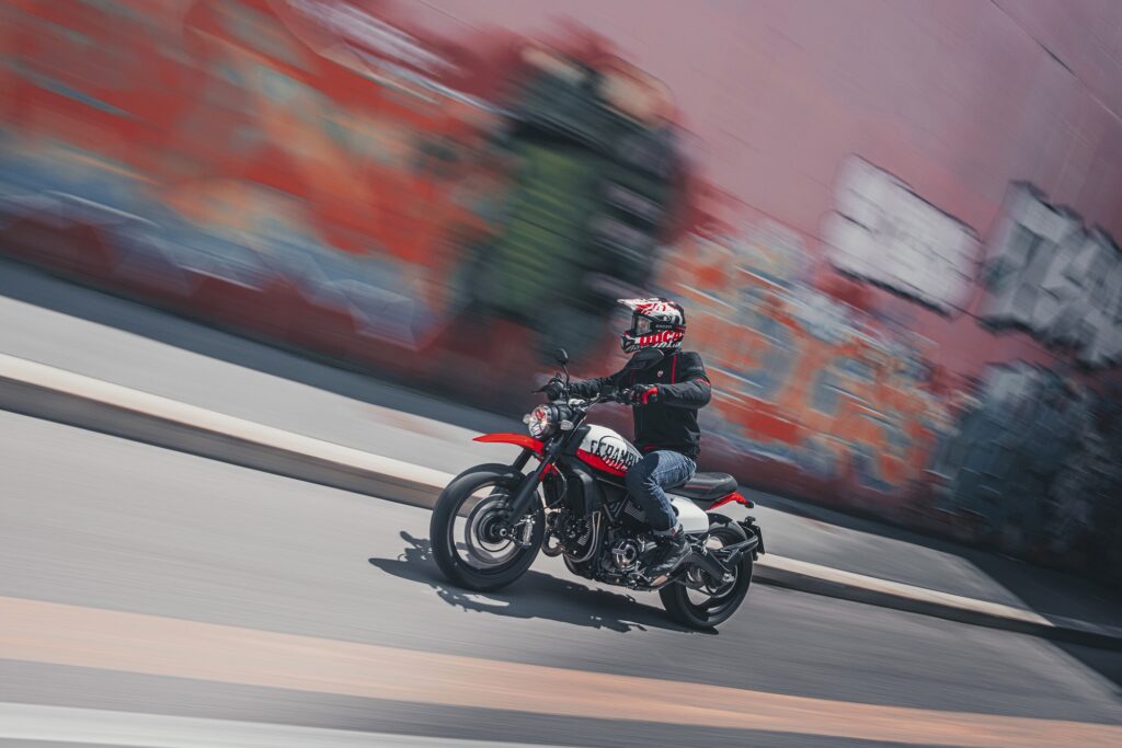 100 χιλιάδες Scrambler Ducati δίνουν «χρώμα» στους δρόμους όλου του κόσμου