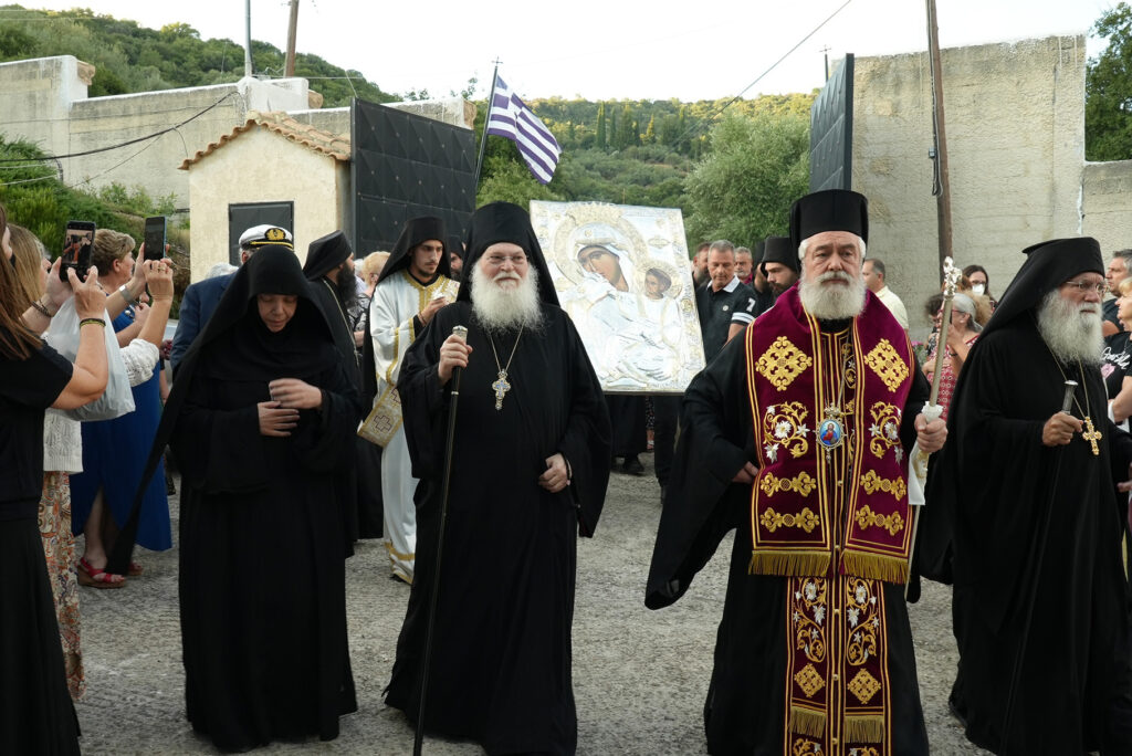 Υποδοχή της Παναγίας Παραμυθίας στο Τρίκορφο Φωκίδας