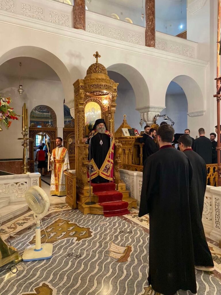 Πολυαρχιερατική Θεία Λειτουργία για την  Ανακομιδή των Ιερών Λειψάνων του Αγίου Νεκταρίου Επισκόπου Πενταπόλεως - Adologala.gr