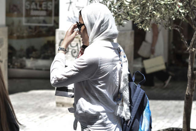 ΕΕ: Οι εταιρείες μπορούν να απαγορεύσουν τη μαντίλα στο χώρο εργασίας