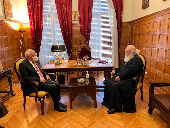 Ο Πρέσβης της Μολδαβίας Αντρέι Ποπόφ & ο Πρέσβης της Κούβας Αραμίς Φουέντε Ερνάντες στον Αρχιεπίσκοπο Ιερώνυμο