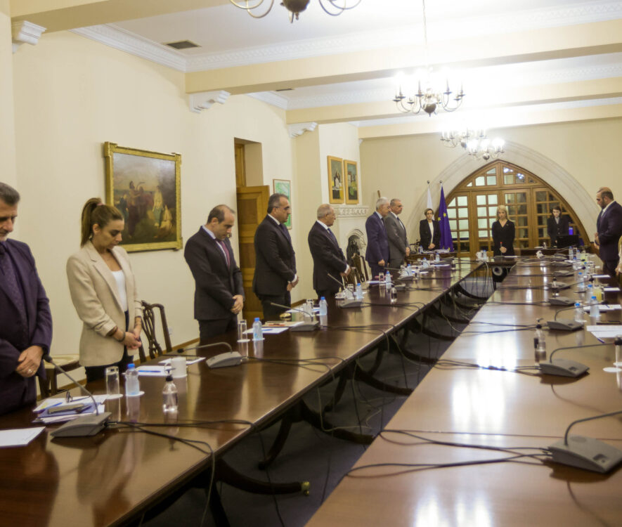 Εξαήμερο δημόσιο πένθος επί την Εκδημία του Αρχιεπισκόπου Χρυσοστόμου Β΄