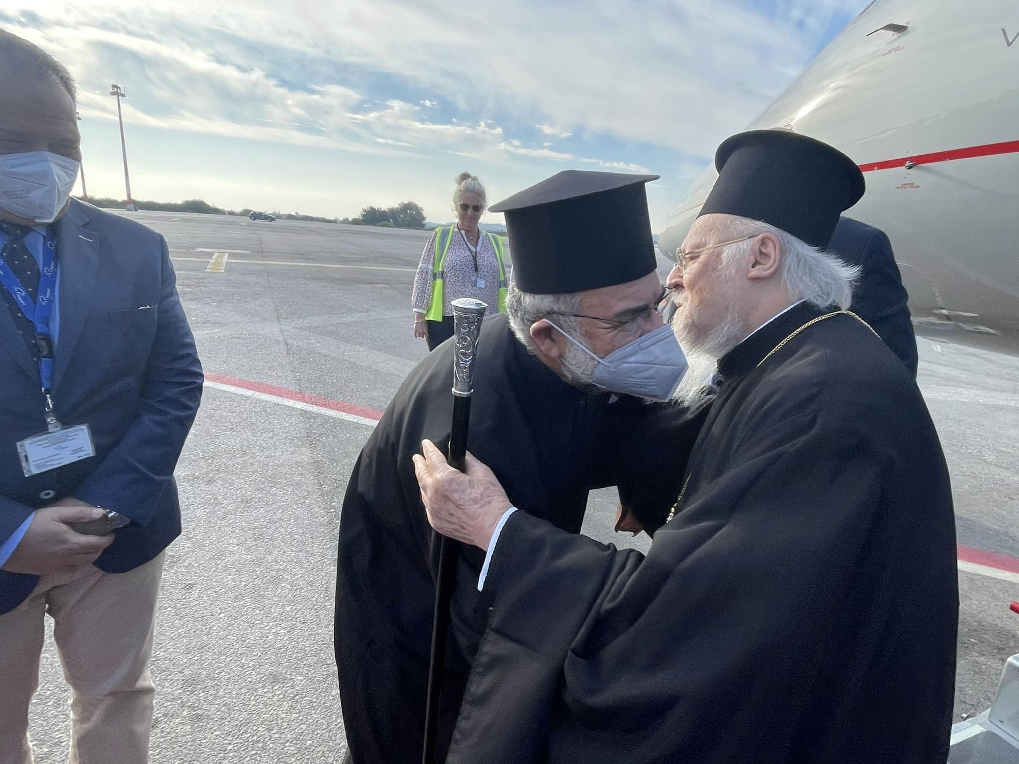 Θερμή υποδοχή στον αερολιμένα, επεφύλαξε ο Μητροπολίτης Κώου στον Οικουμενικό Πατριάρχη 