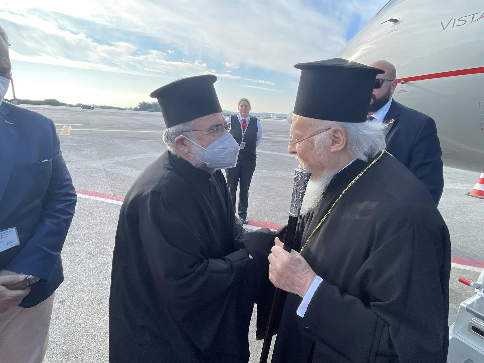 Θερμή υποδοχή στον αερολιμένα, επεφύλαξε ο Μητροπολίτης Κώου στον Οικουμενικό Πατριάρχη 