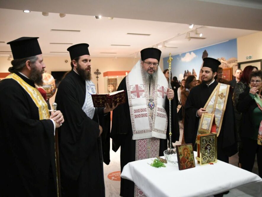 Αγιασμός Εγκαινίων έκθεσης με Κειμήλια προσφύγων από την Καππαδοκία στο Διαχρονικό Μουσείο Λάρισας