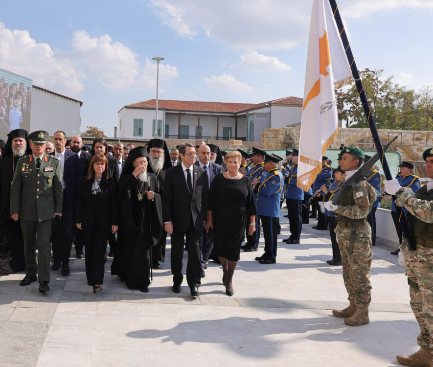 Η Εξόδιος Ακολουθία και η ταφή του Αρχιεπισκόπου Κύπρου Χρυσοστόμου