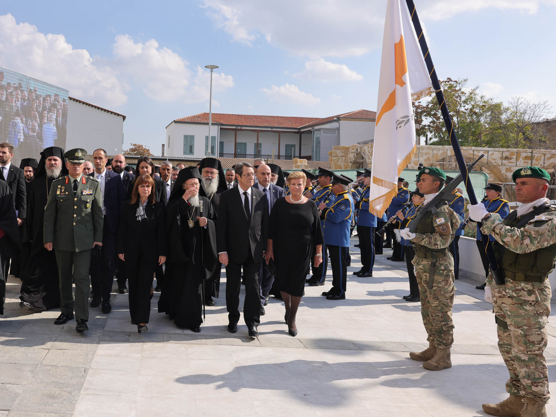 Η Εξόδιος Ακολουθία και η ταφή του Αρχιεπισκόπου Κύπρου Χρυσοστόμου