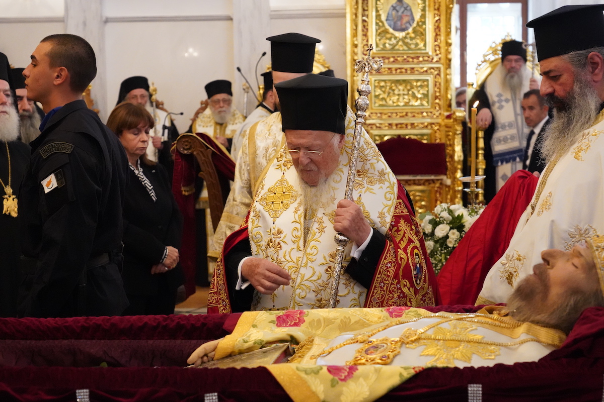 Η Εξόδιος Ακολουθία και η ταφή του Αρχιεπισκόπου Κύπρου Χρυσοστόμου