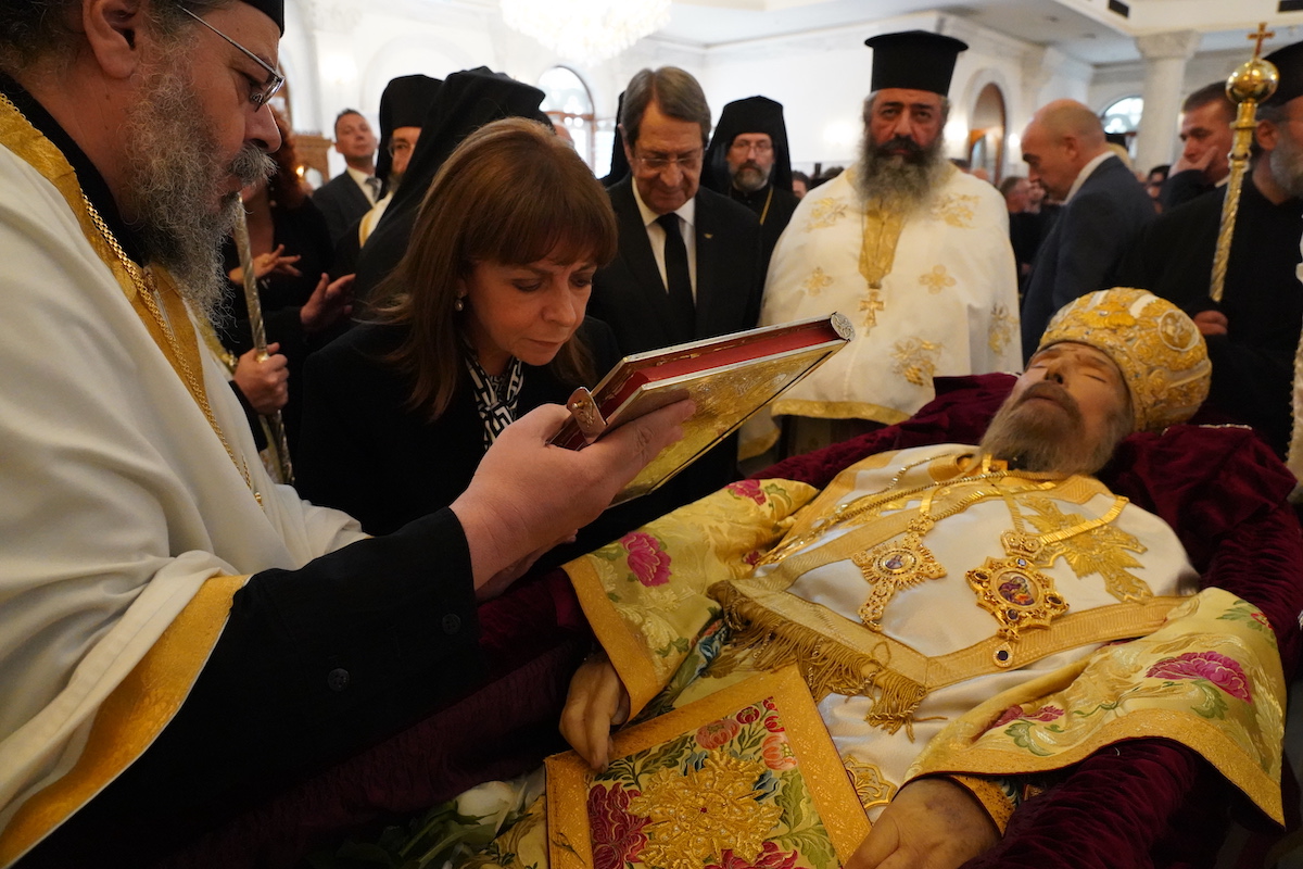 Η Εξόδιος Ακολουθία και η ταφή του Αρχιεπισκόπου Κύπρου Χρυσοστόμου