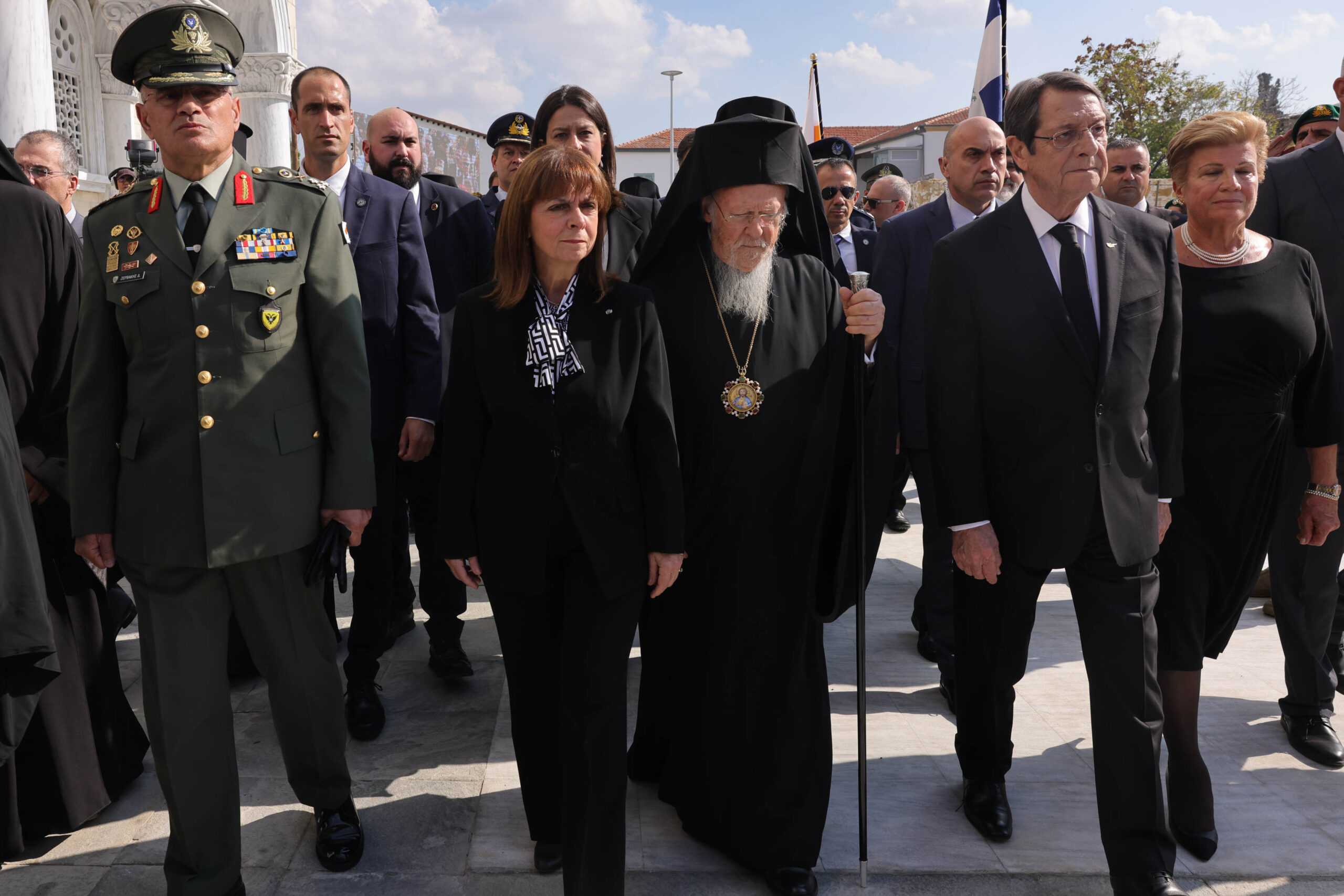 Η Εξόδιος Ακολουθία και η ταφή του Αρχιεπισκόπου Κύπρου Χρυσοστόμου