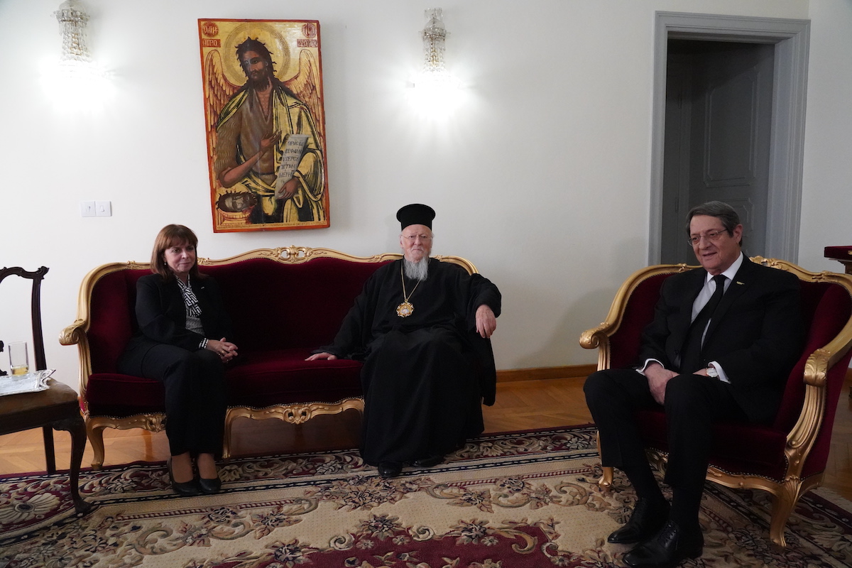 Η Εξόδιος Ακολουθία και η ταφή του Αρχιεπισκόπου Κύπρου Χρυσοστόμου