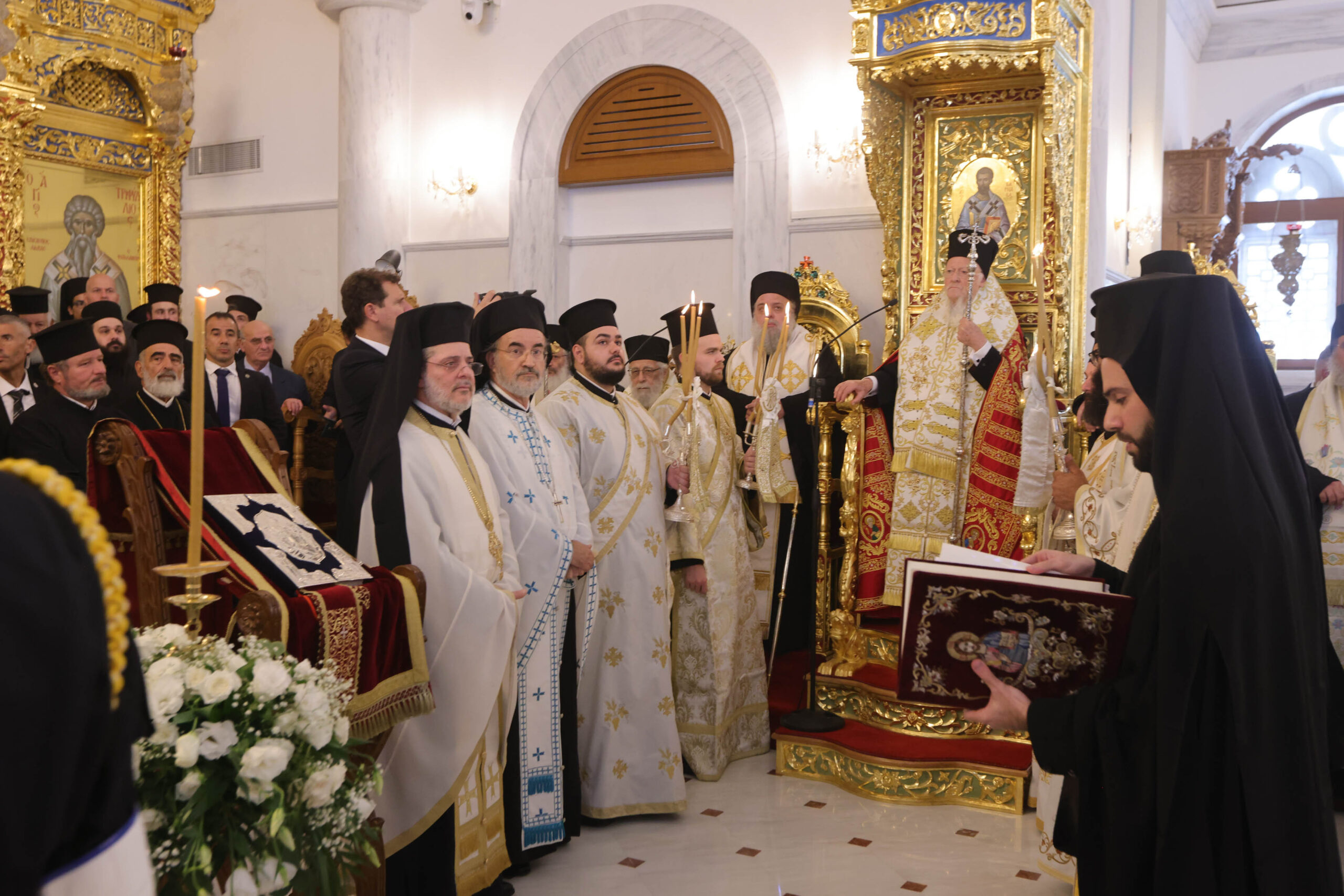 Η Εξόδιος Ακολουθία και η ταφή του Αρχιεπισκόπου Κύπρου Χρυσοστόμου