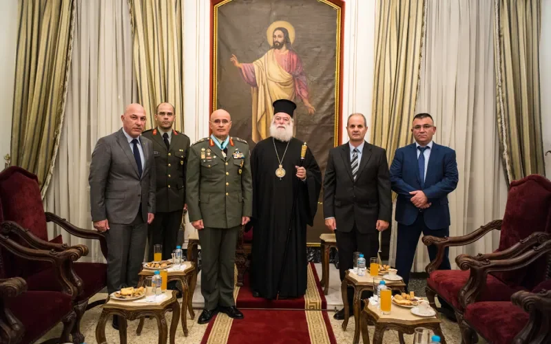 Ο Πατριάρχης Αλεξανδρείας Θεόδωρος Β τίμησε τον Αρχηγό της Εθνικής Φρουράς