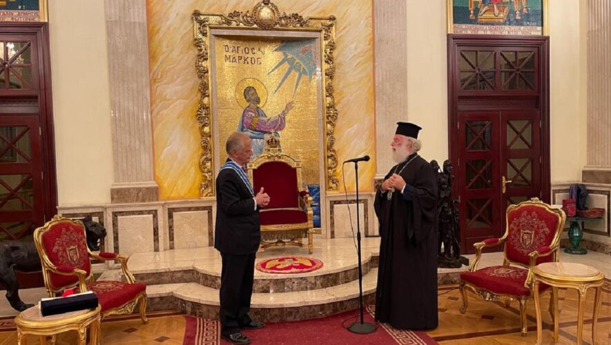 Περικόσμηση του Έλληνος Πρέσβη στην Αίγυπτο από τον Πατριάρχη Αλεξανδρείας