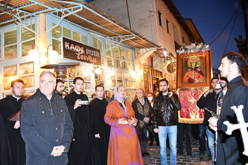 Στη λιτανεία της εικόνας της Αγίας Αικατερίνης ο Σταύρος Καλαφάτης