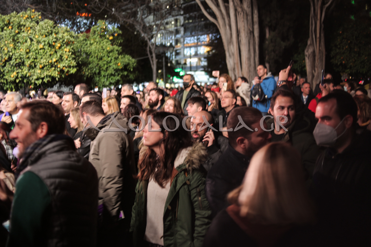 syntagma_square_news_lighting_tree_mayors_christmas_2022_athens_athina_dentro_fotagogisi_anama_lampakia_plateia_syntagmatos_adologala (15)-2