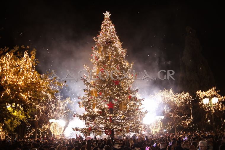 syntagma_square_news_lighting_tree_mayors_christmas_2022_athens_athina_dentro_fotagogisi_anama_lampakia_plateia_syntagmatos_adologala (15)-2