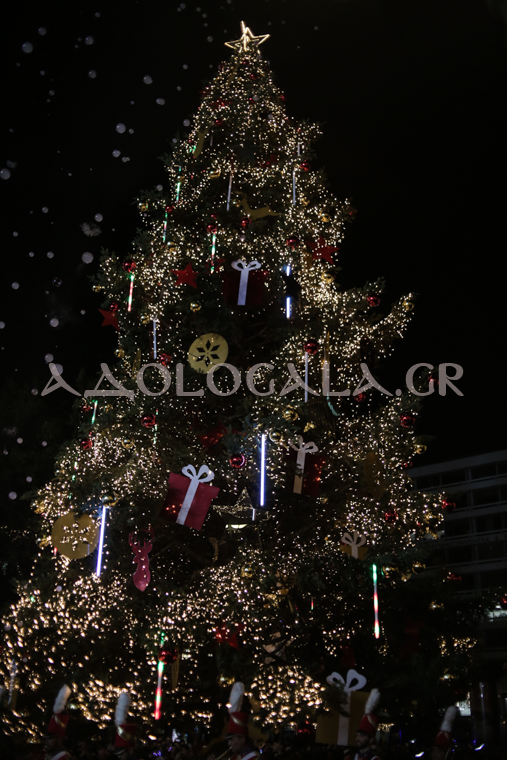 syntagma_square_news_lighting_tree_mayors_christmas_2022_athens_athina_dentro_fotagogisi_anama_lampakia_plateia_syntagmatos_adologala (15)-2