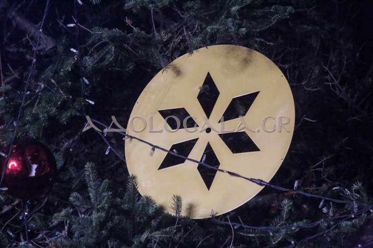 syntagma_square_news_lighting_tree_mayors_christmas_2022_athens_athina_dentro_fotagogisi_anama_lampakia_plateia_syntagmatos_adologala (15)-2