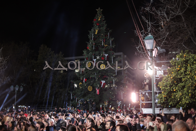 syntagma_square_news_lighting_tree_mayors_christmas_2022_athens_athina_dentro_fotagogisi_anama_lampakia_plateia_syntagmatos_adologala (15)-2
