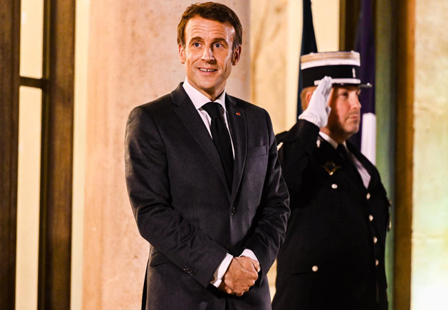 President Macron at the Elysee Palace, on December 13. Photo by Adrien Fillon. Ο Εμμανουέλ Μακρόν ζήτησε «τα κατάλληλα μέτρα» για την αντιμετώπιση της πανδημίας στην Κίνα