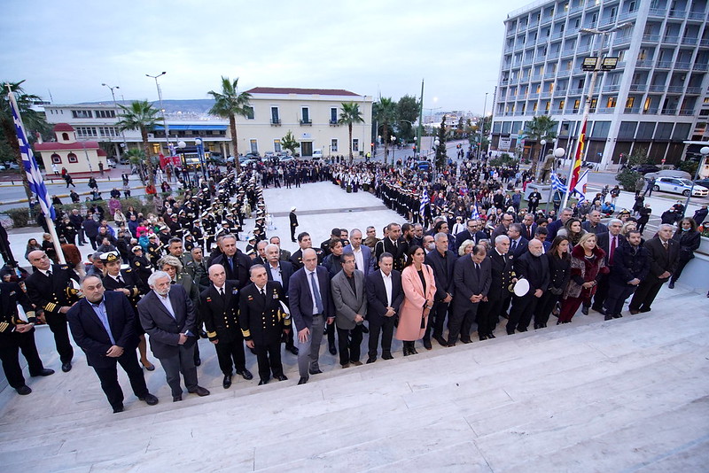Πάνδημη λιτάνευση της Ιεράς Εικόνας του Αγίου Νικολάου στο Λιμάνι του Πειραιά
