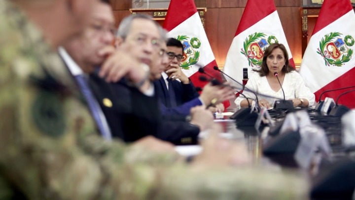 Σε ανασχηματισμό προχωρά η πρόεδρος του Περού