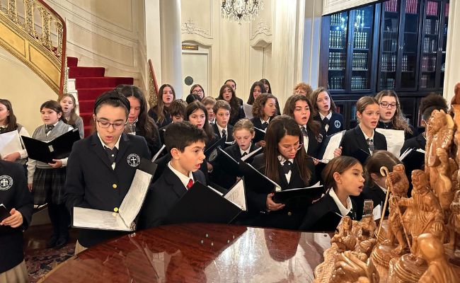 Τα Κάλαντα των Χριστουγέννων από μικρούς μαθητές άκουσε ο Αρχιεπίσκοπος Αμερικής Ελπιδοφόρος