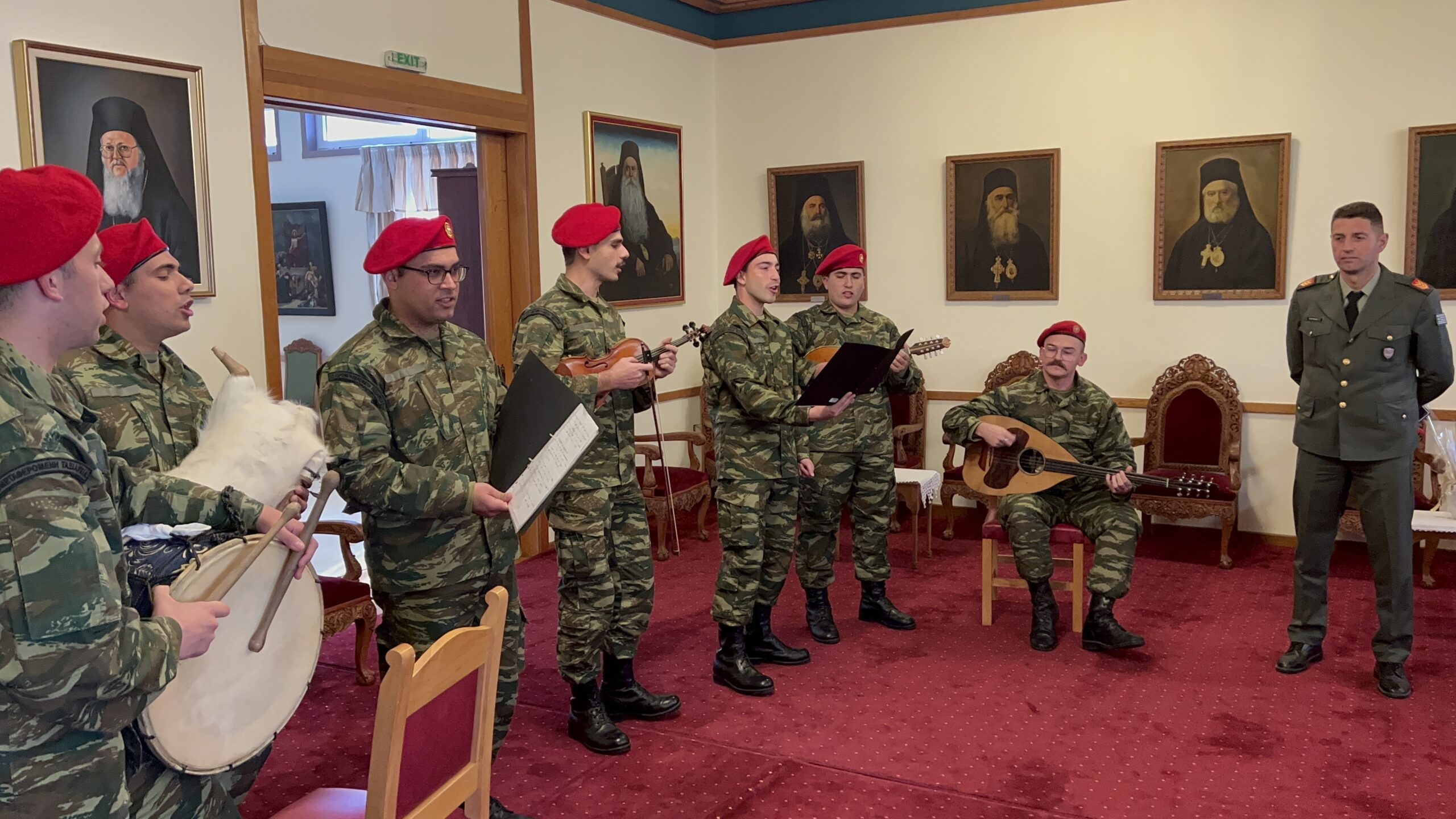 Τα Χριστουγεννιάτικα Κάλαντα έψαλλαν στον Αρχιεπίσκοπο Κρήτης Ευγένιο