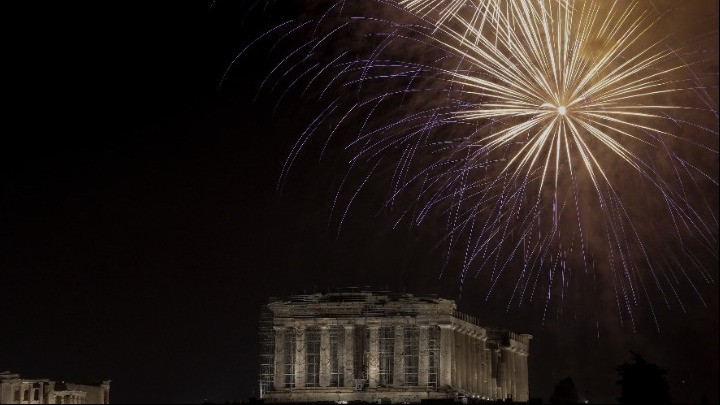 H Ελλάδα υποδέχθηκε το 2023 με φαντασμαγορικό θέαμα στην Αθήνα