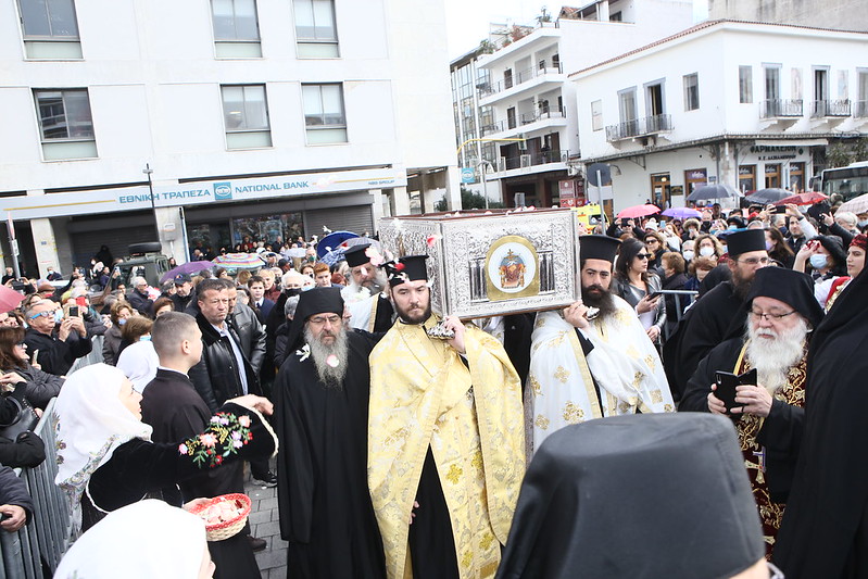 Πλήθος κόσμου στην Λαμία για την υποδοχή του Ιερού Σκηνώματος του Οσίου Βησσαρίωνος του Αγαθωνίτη