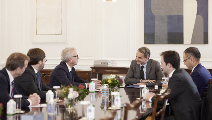 Συνάντηση του Πρωθυπουργού Κυριάκου Μητσοτάκη με τον Εκτελεστικό Διευθυντή του ESM, Pierre Gramegna