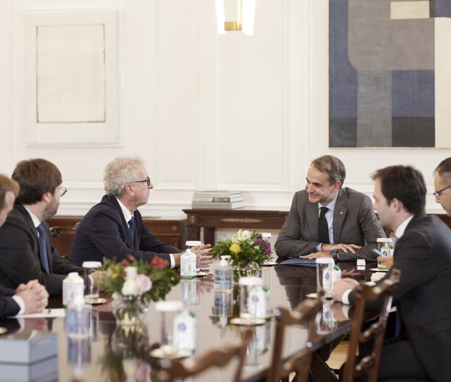 Συνάντηση του Πρωθυπουργού Κυριάκου Μητσοτάκη με τον Εκτελεστικό Διευθυντή του ESM, Pierre Gramegna