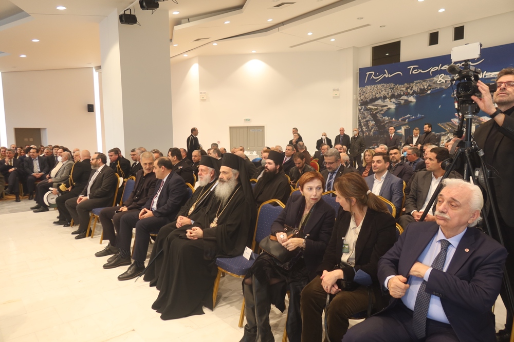Την βασιλόπιτα της Πανελληνίου Ενώσεως Πλοιάρχων Εμπορικού Ναυτικού ευλόγησε ο Μητροπολίτης Σύρου Δωρόθεος