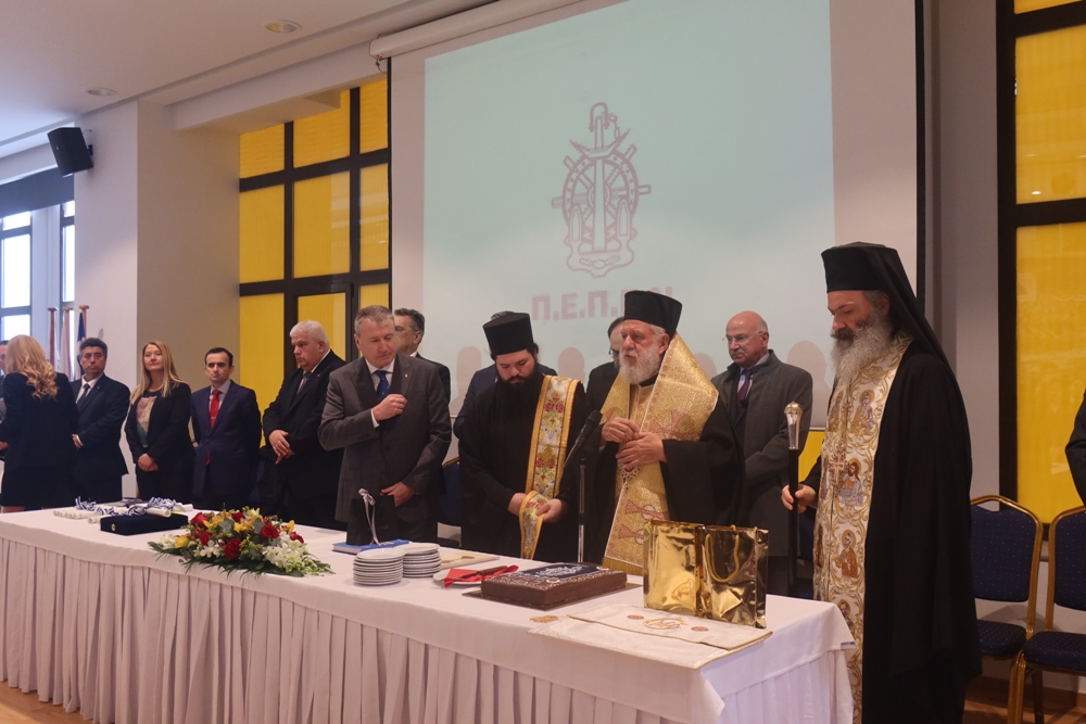 Την βασιλόπιτα της Πανελληνίου Ενώσεως Πλοιάρχων Εμπορικού Ναυτικού ευλόγησε ο Μητροπολίτης Σύρου Δωρόθεος