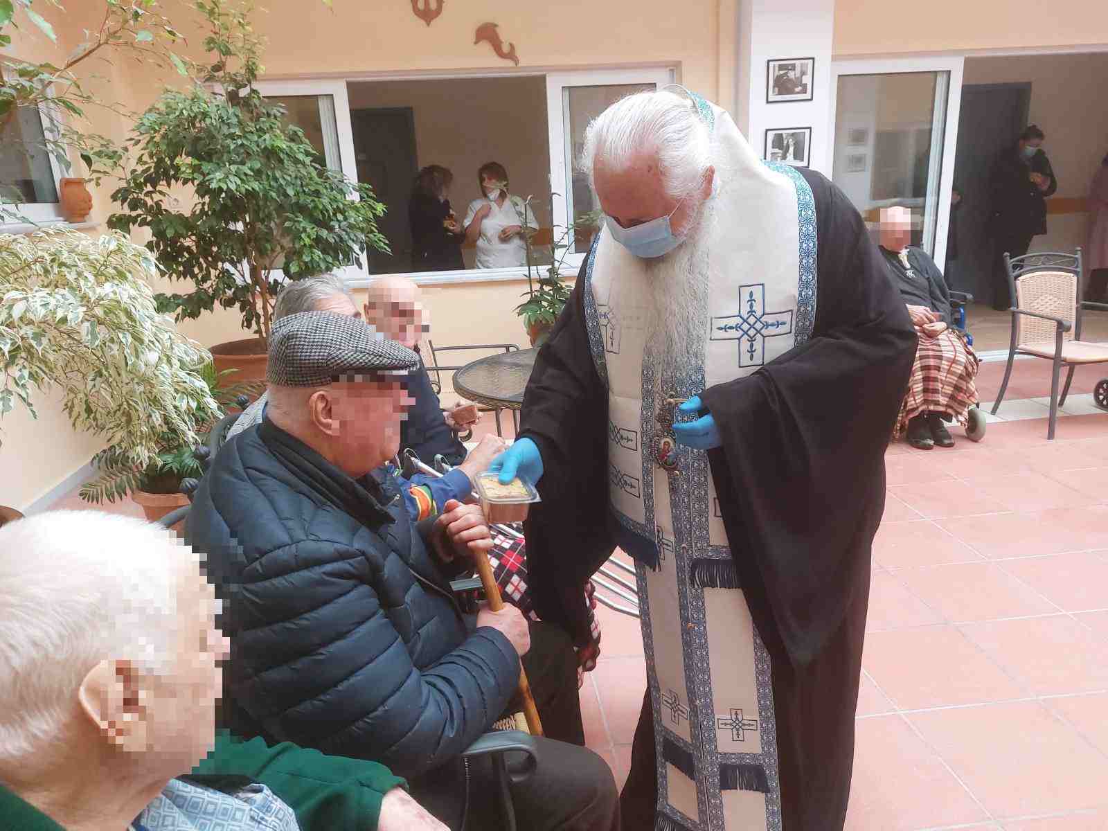 Την βασιλόπιτα του Θεραπευτηρίου «Ο Άγιος Βλάσιος» ευλόγησε ο Μητροπολίτης Θηβών Γεώργιος 