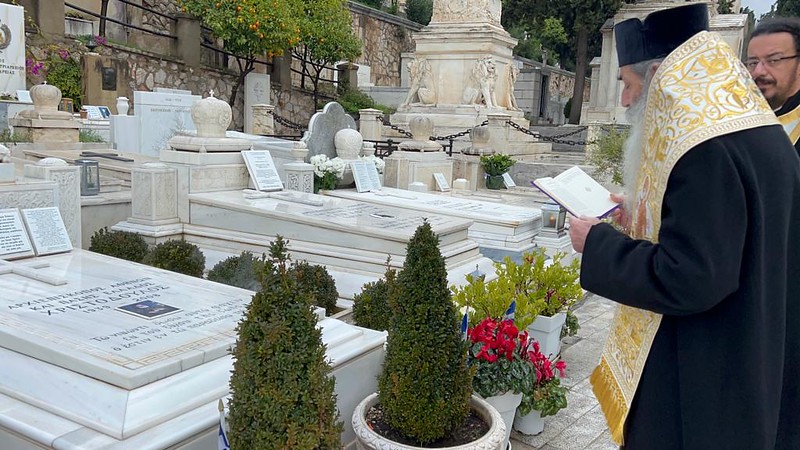 Τρισάγιο στον Αρχιεπίσκοπο Χριστόδουλο τέλεσε ο Μητροπολίτης Πειραιώς Σεραφείμ, στο Α΄ Νεκροταφείο Αθηνών