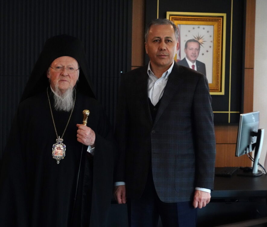 Έμπρακτη η στήριξη του Οικουμενικού Πατριάρχη προς του σεισμοπαθείς - Παρέδωσε οικονομική βοήθεια