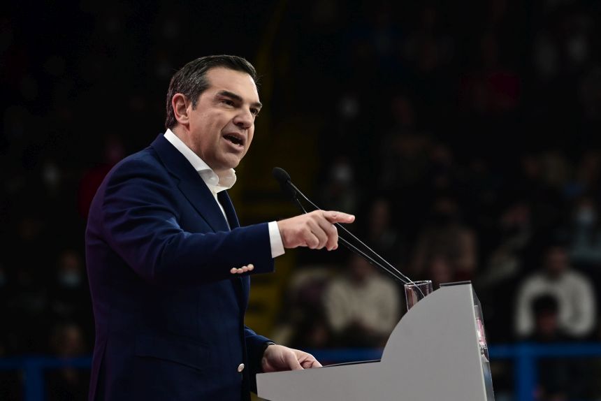 Αλ. Τσίπρας: Το δίλημμα των εκλογών είναι δημοκρατία ή Μητσοτάκης - Οι εξαγγελίες του Πρόεδρου του ΣΥΡΙΖΑ από το Περιστέρι