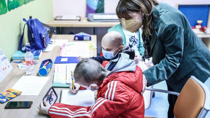 Η Πρόεδρος της Δημοκρατίας Κατερίνα Σακελλαροπούλου επισκέφθηκε τον Σύλλογο Η Φλόγα