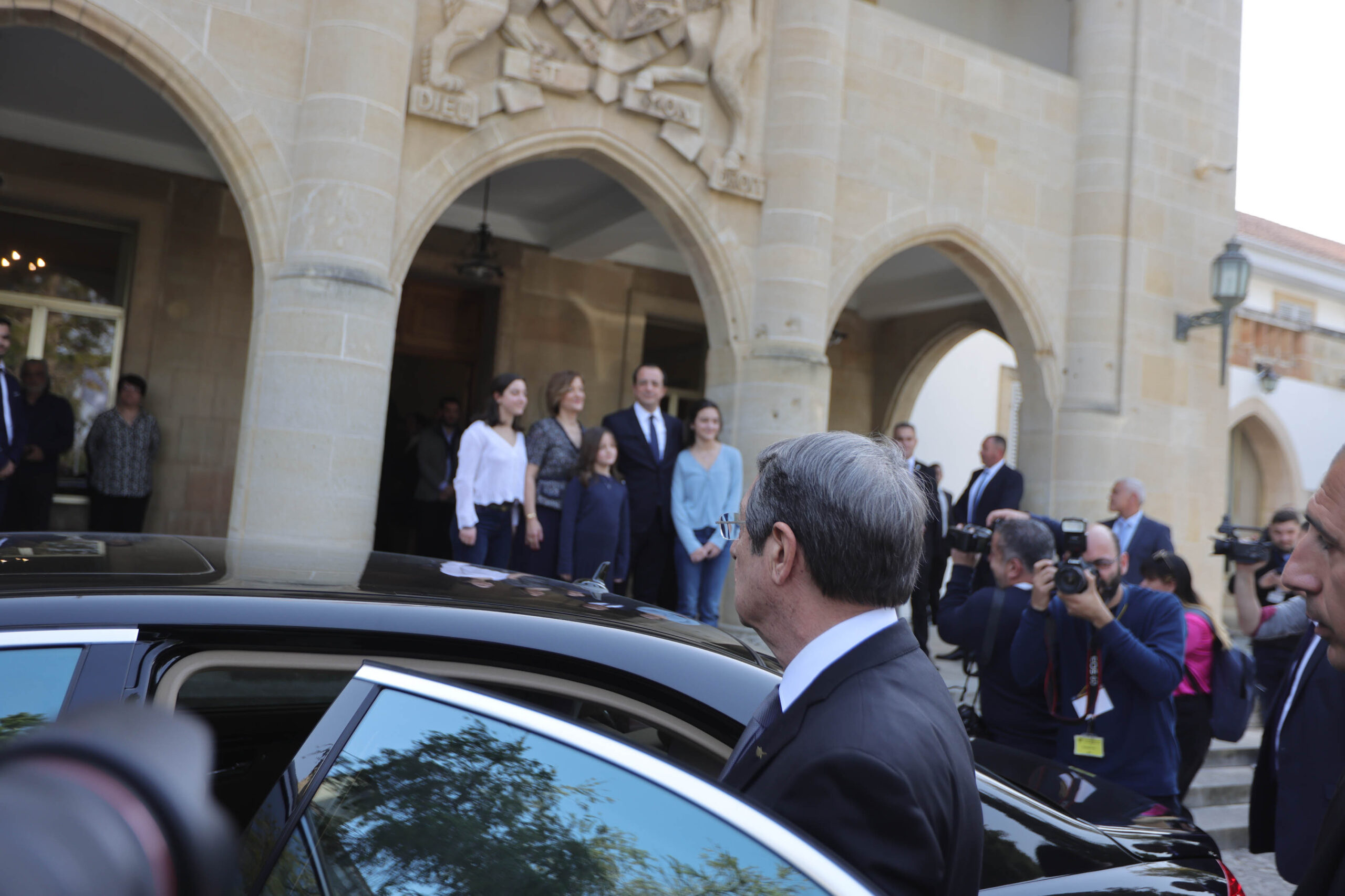 Ο Πρόεδρος της Δημοκρατίας Ν. Χριστοδουλίδης παρέλαβε την προεδρία από τον τέως Πρόεδρο (Φωτογραφίες)