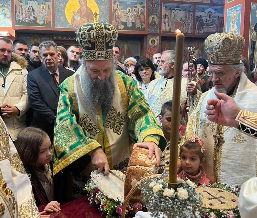 Πατριαρχείο Σερβίας Πατριαρχική Θεία Λειτουργία στο Σικάγο των ΗΠΑ προεξάρχοντος του Πατριάρχη Πορφύριου