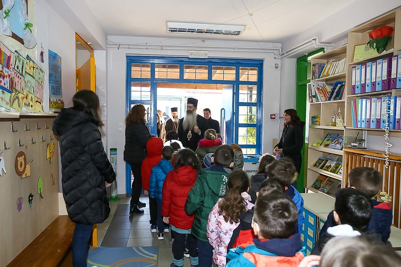 Φορείς, συλλόγους και σχολεία σε όλη την Φθιώτιδα ευλόγησε ο Μητροπολίτης Συμεών 