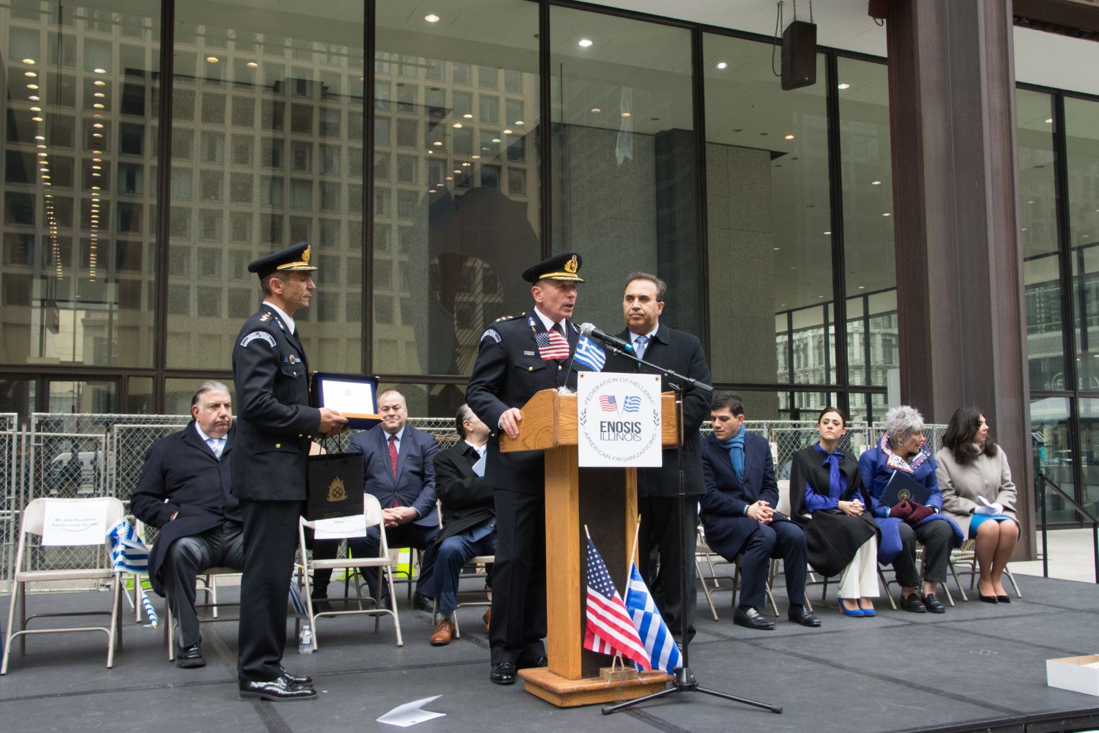 Η ομογένεια τίμησε το Πυροσβεστικό Σώμα στις εκδηλώσεις της επετείου της 25ης Μαρτίου στο Σικάγο των Η.Π.Α.
