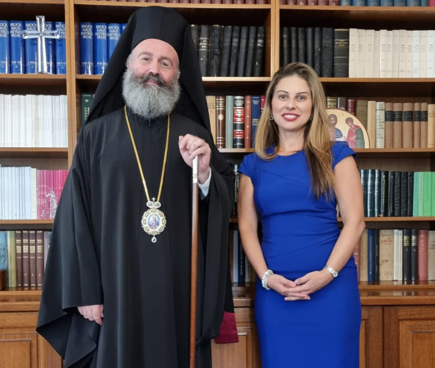 Η ομογενής υποψήφια βουλευτής ΝΝΟ, Φιόνα Ντούσκου, στην Ιερά Αρχιεπισκοπή Αυστραλίας