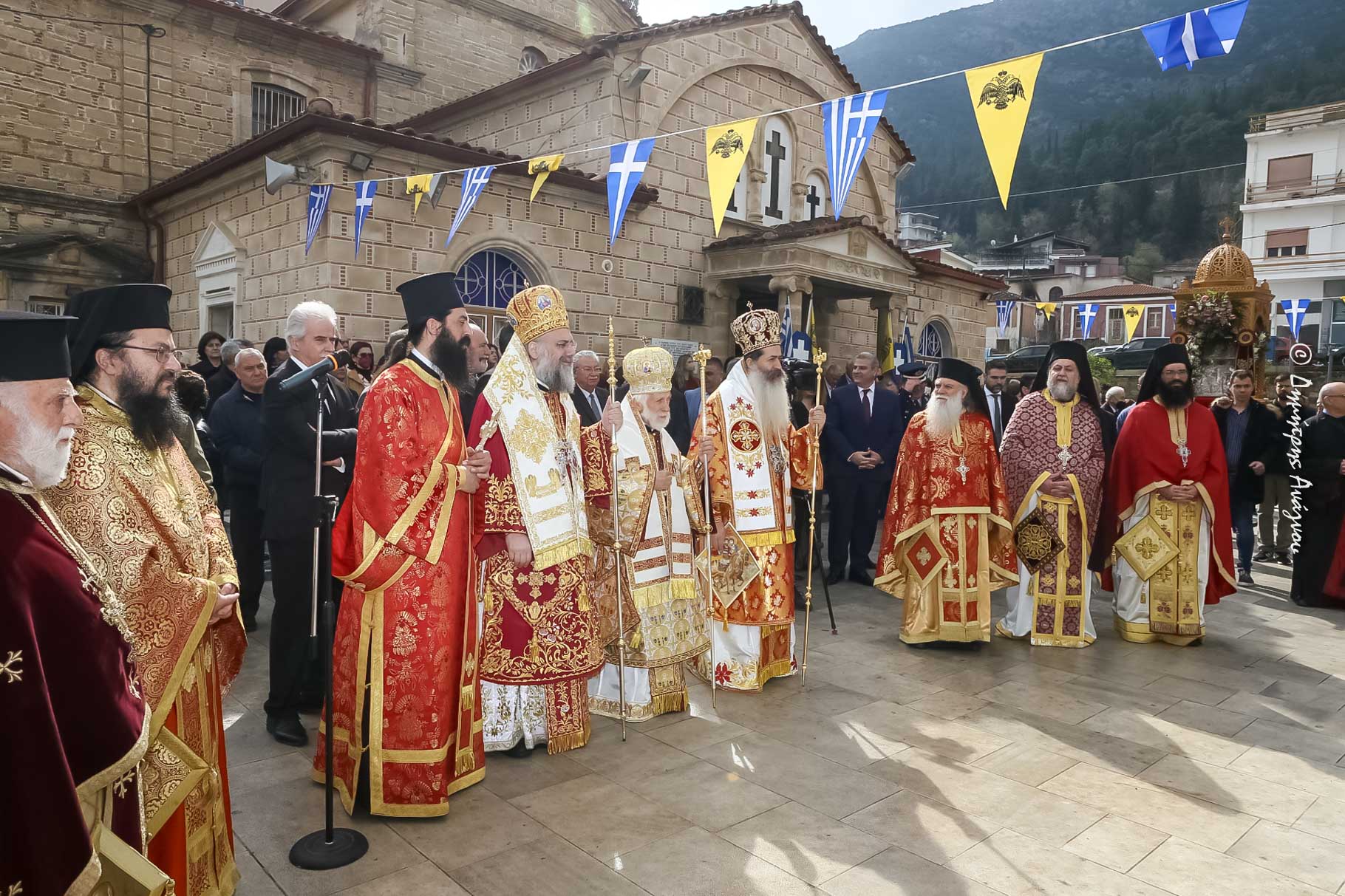 Πολυαρχιερατικό Συλλείτουργο στον Ιερό Μητροπολιτικό Ναό των Αγίων Θεοδώρων Αταλάντης